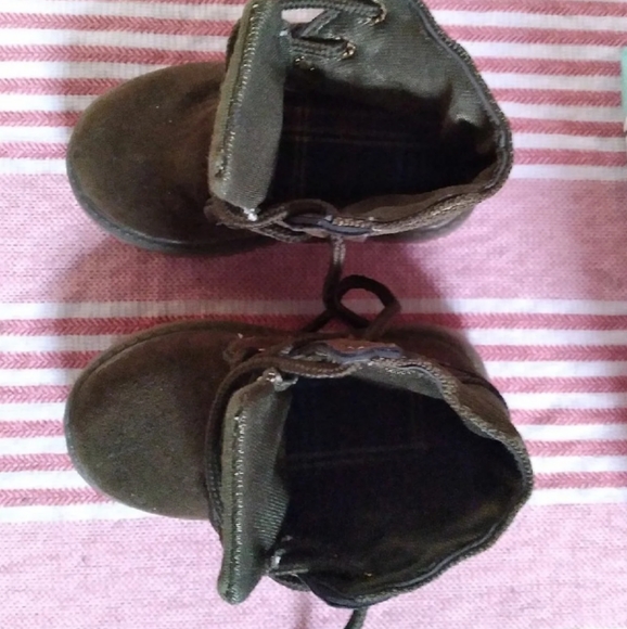 Boots - Picture 4 of 8